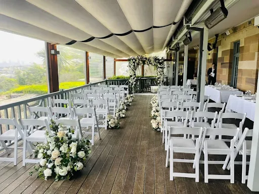 An example of a wedding using white chairs